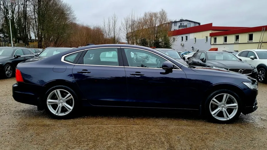 VOLVO S90 -