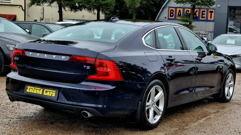VOLVO S90 -