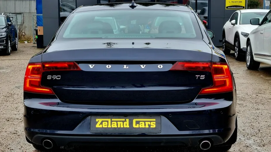 VOLVO S90 -