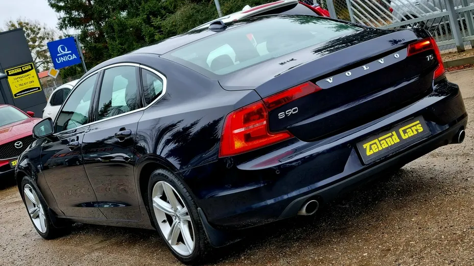 VOLVO S90 -