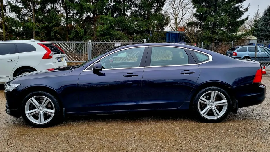 VOLVO S90 -