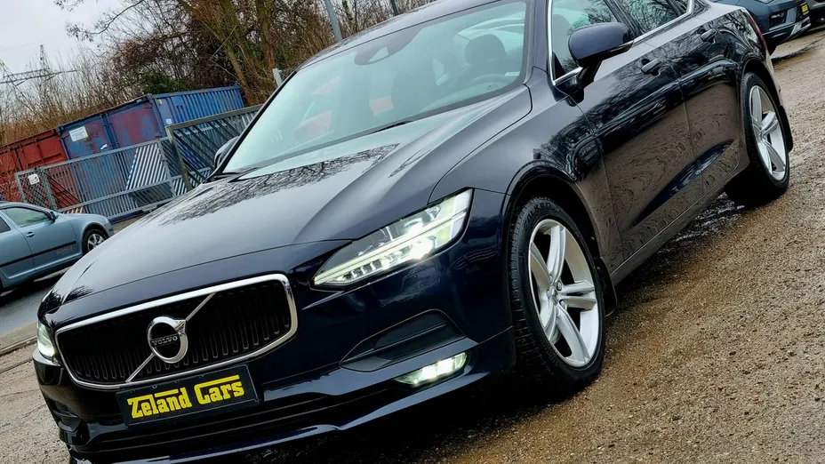 VOLVO S90 -