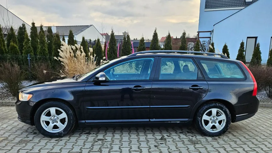 VOLVO V50 -