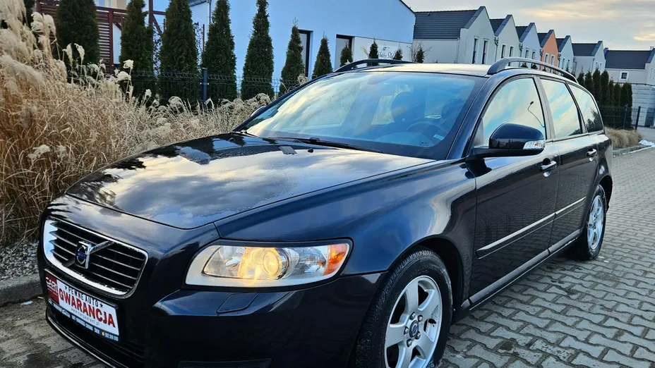 VOLVO V50 -
