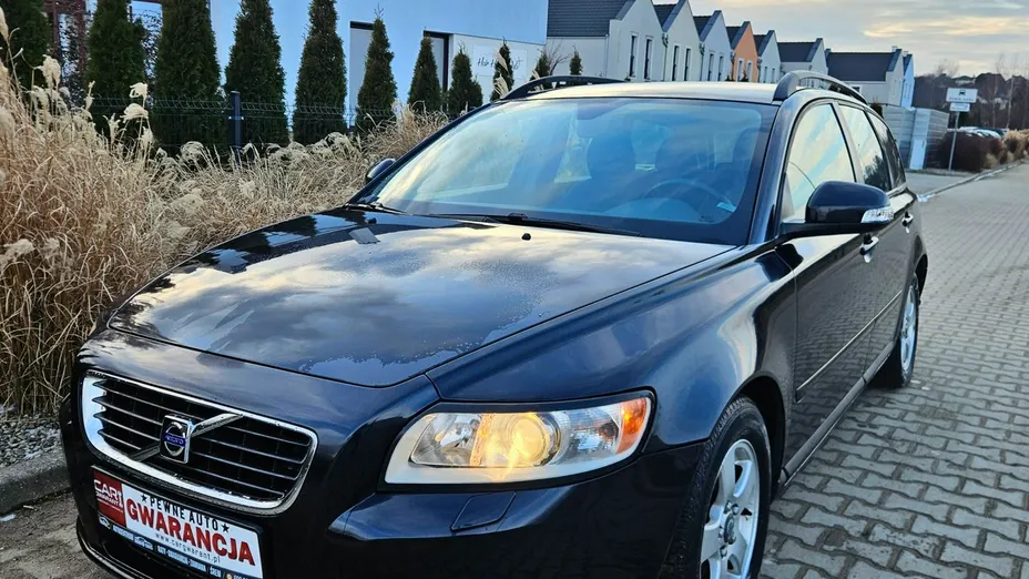 VOLVO V50 -