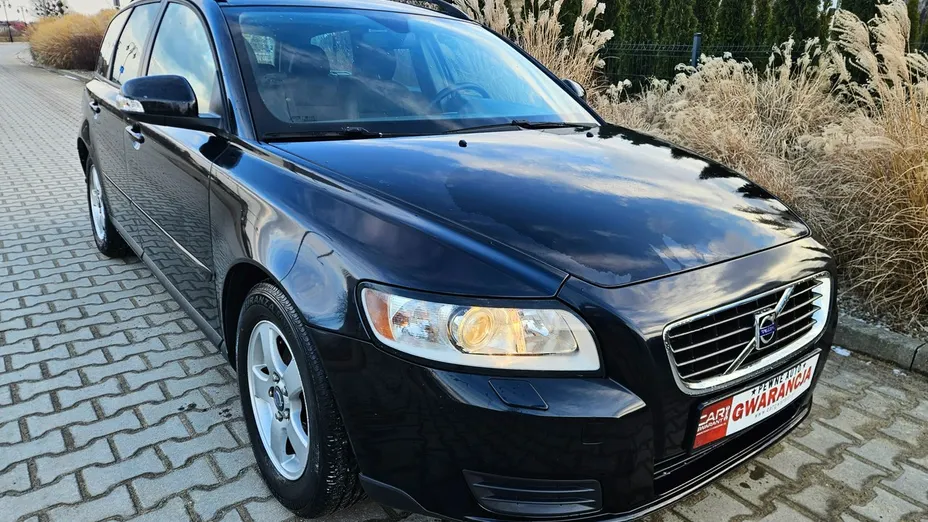 VOLVO V50 -