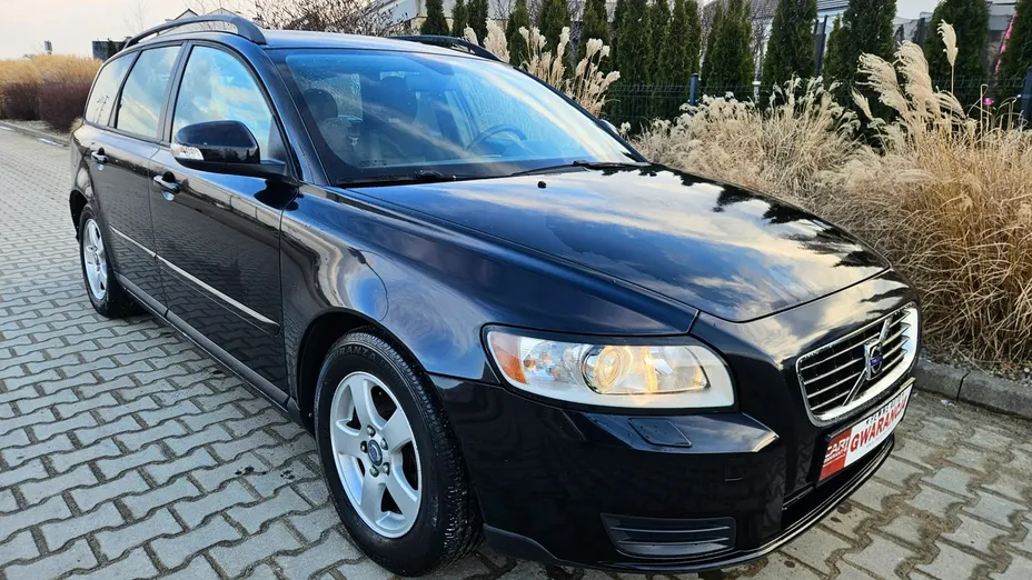 VOLVO V50 -