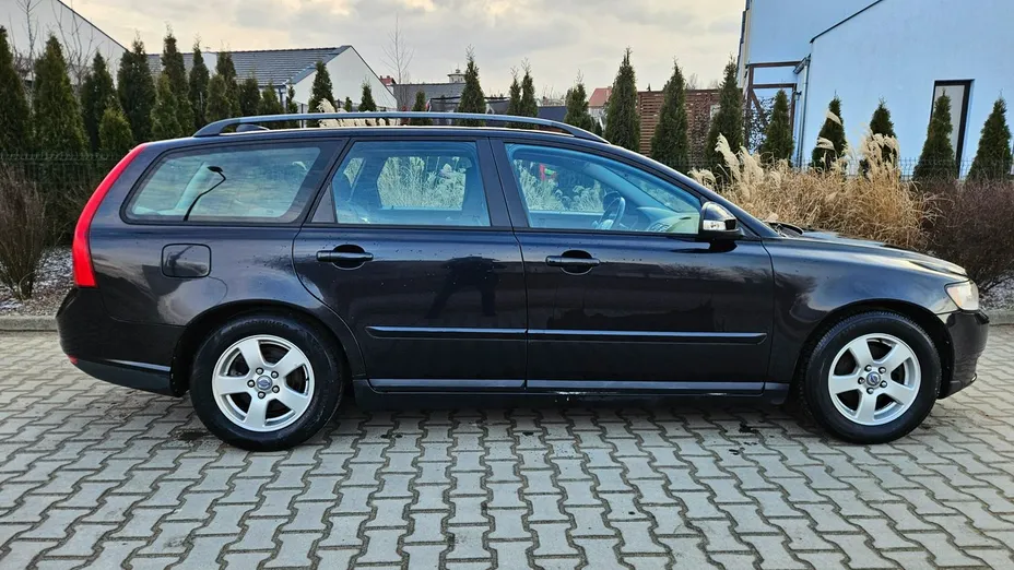 VOLVO V50 -