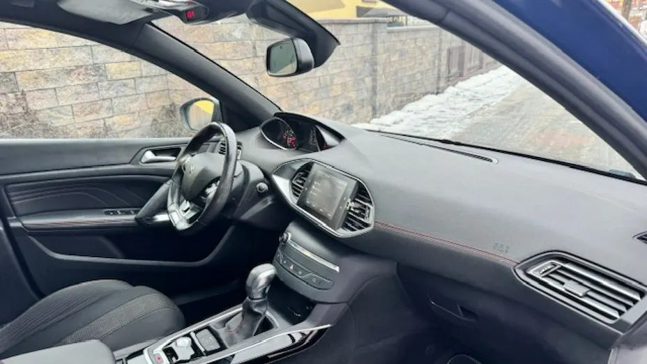 PEUGEOT 308 -