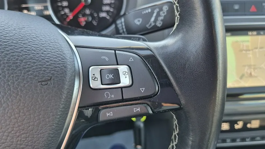 VOLKSWAGEN Polo -
