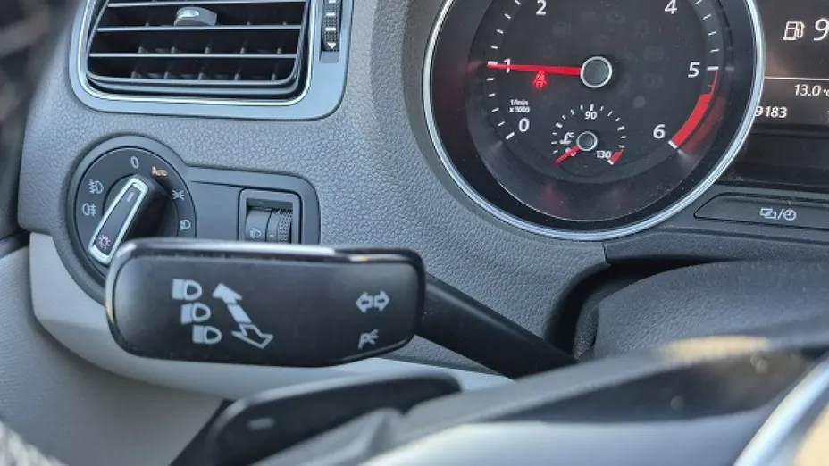 VOLKSWAGEN Polo -