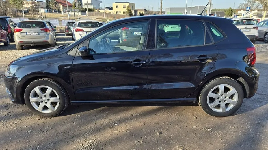 VOLKSWAGEN Polo -