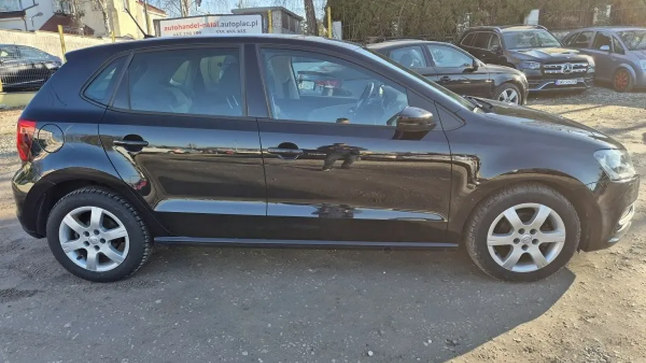 VOLKSWAGEN Polo -