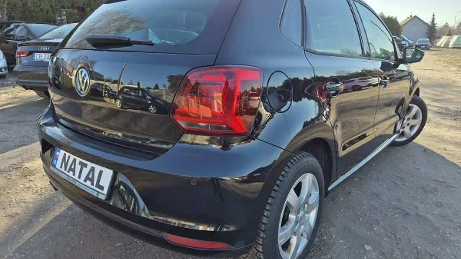 VOLKSWAGEN Polo -