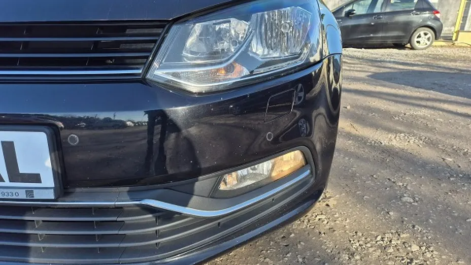 VOLKSWAGEN Polo -