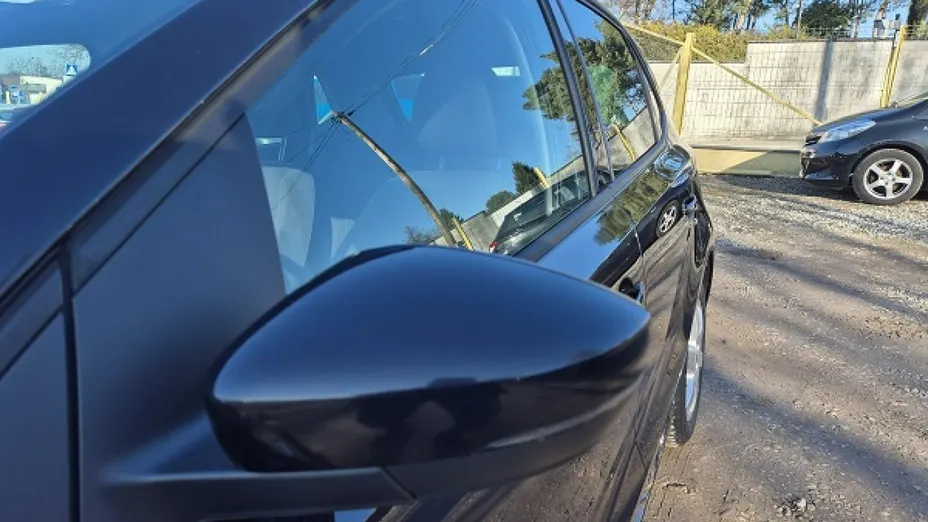 VOLKSWAGEN Polo -
