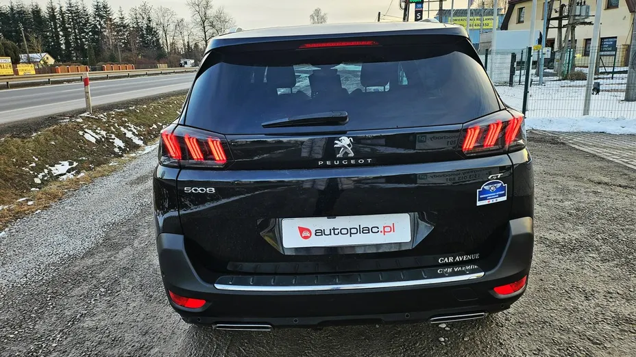 PEUGEOT 5008 -