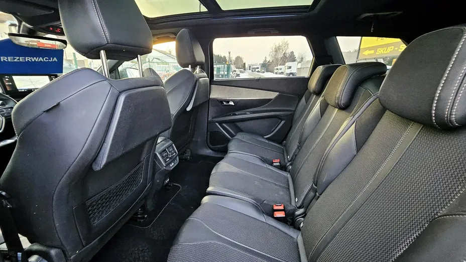 PEUGEOT 5008 -
