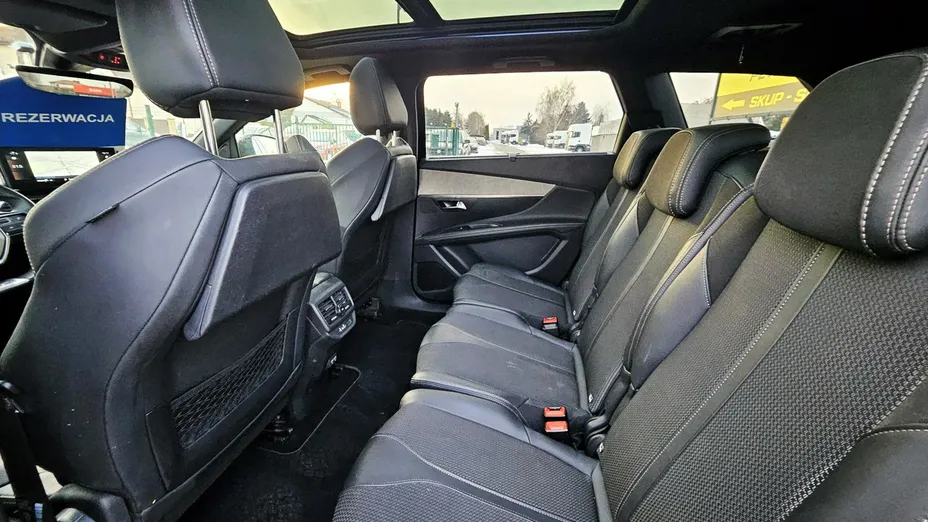 PEUGEOT 5008 -