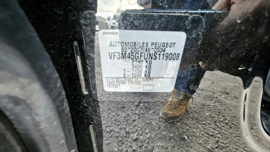 PEUGEOT 5008 -
