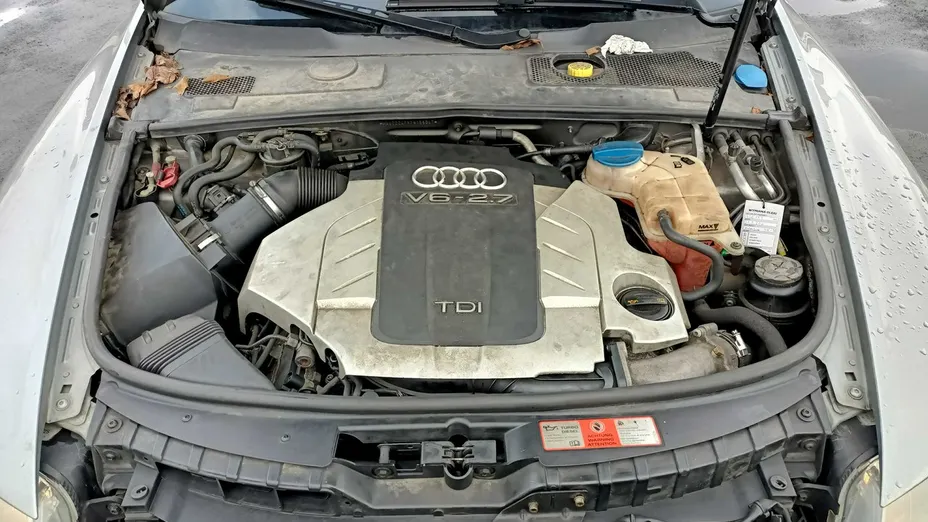 AUDI A6 -