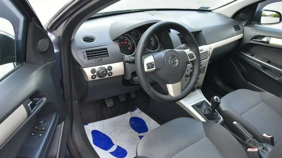 OPEL Astra -