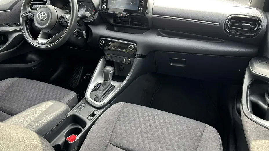 TOYOTA Yaris -