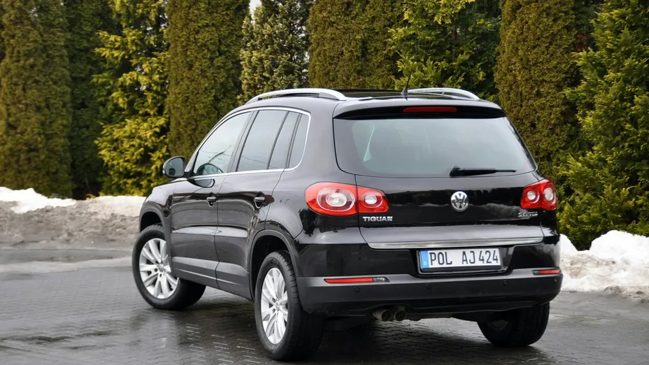 VOLKSWAGEN Tiguan -