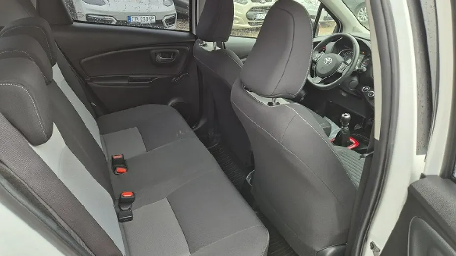 TOYOTA Yaris -