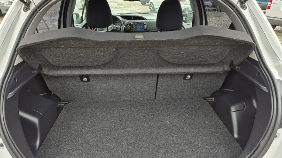 TOYOTA Yaris -