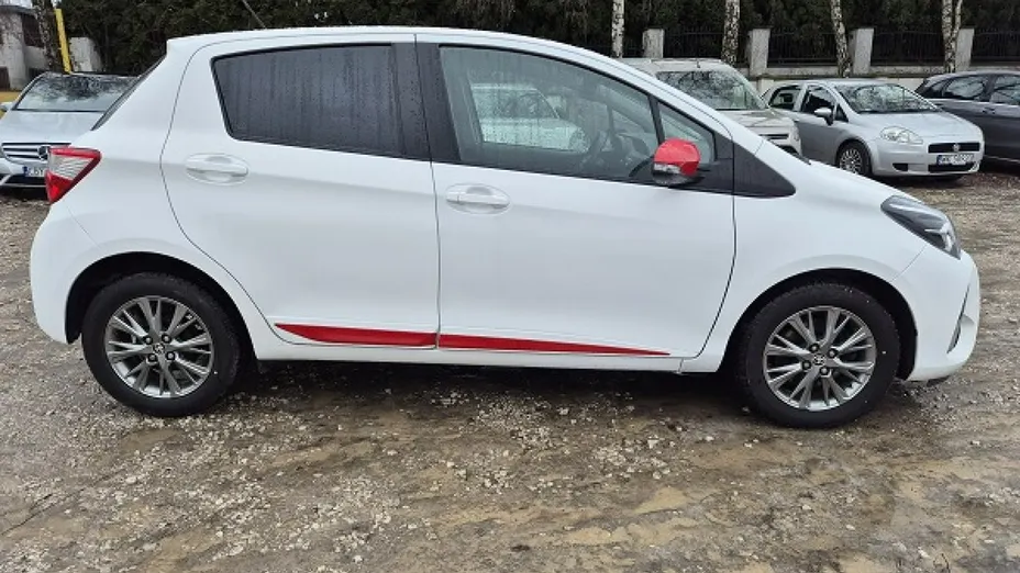 TOYOTA Yaris -