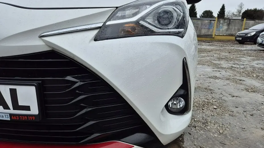 TOYOTA Yaris -