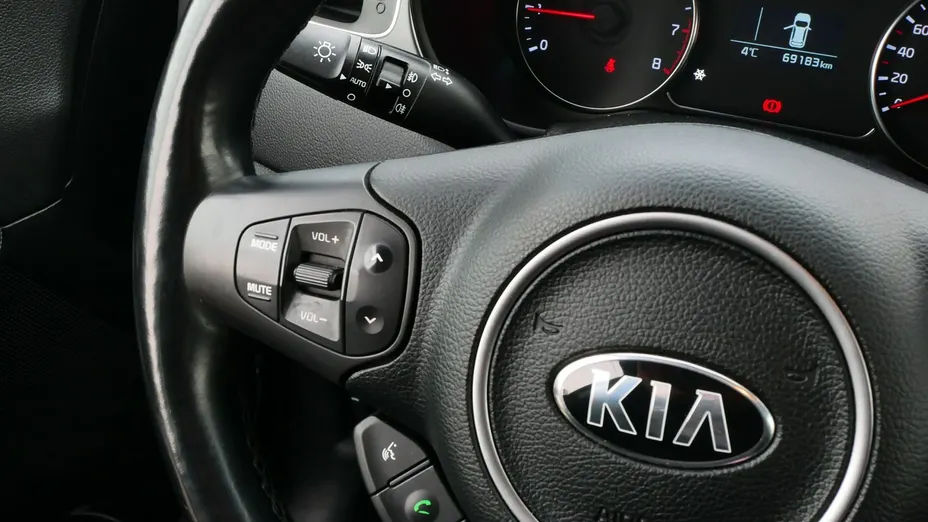 KIA Carens -