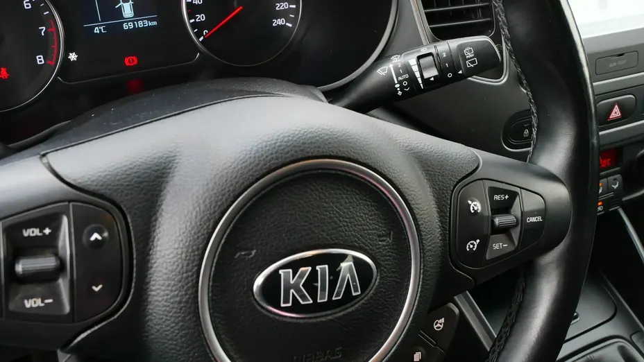 KIA Carens -