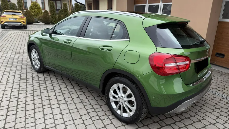 MERCEDES-BENZ GLA -