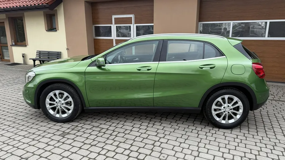 MERCEDES-BENZ GLA -