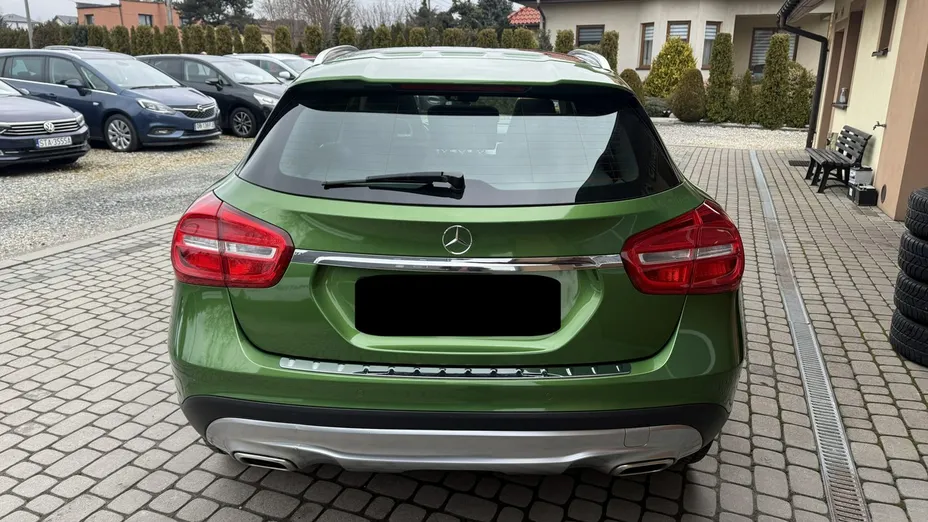 MERCEDES-BENZ GLA -