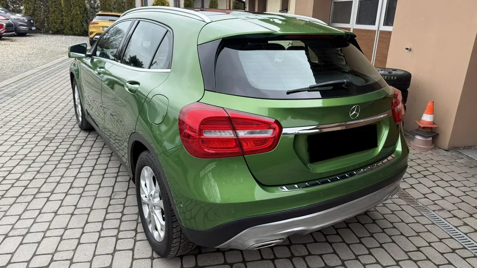 MERCEDES-BENZ GLA -