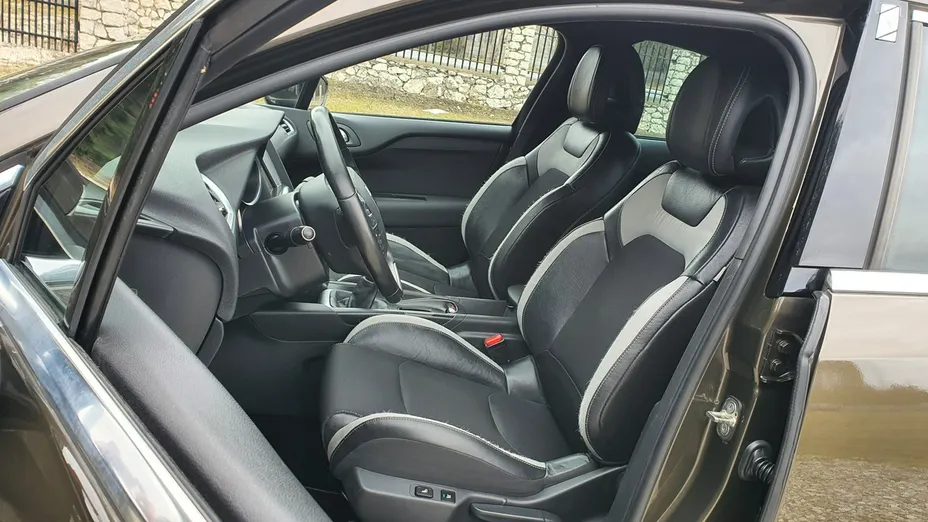 CITROEN DS4 -