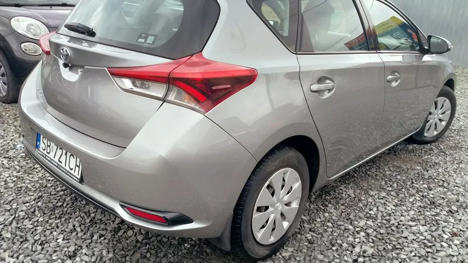 TOYOTA Auris -