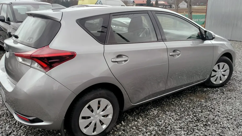 TOYOTA Auris -