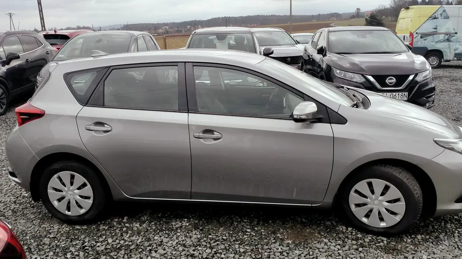 TOYOTA Auris -