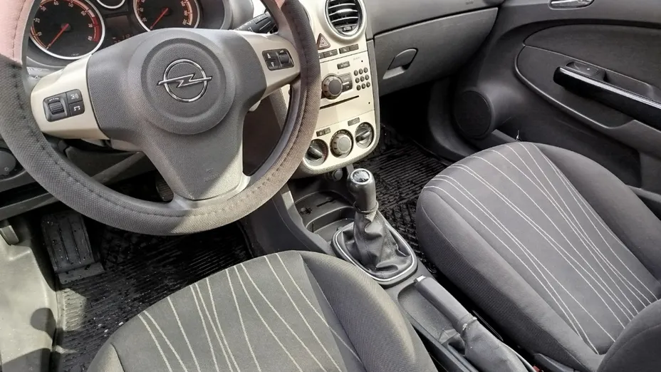 OPEL Corsa -