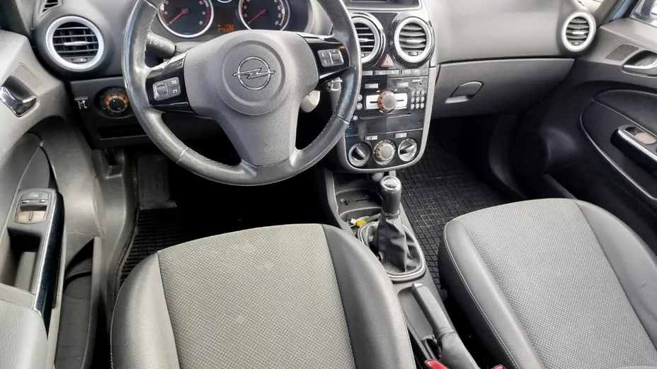 OPEL Corsa -