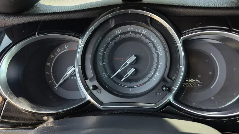 CITROEN DS3 -
