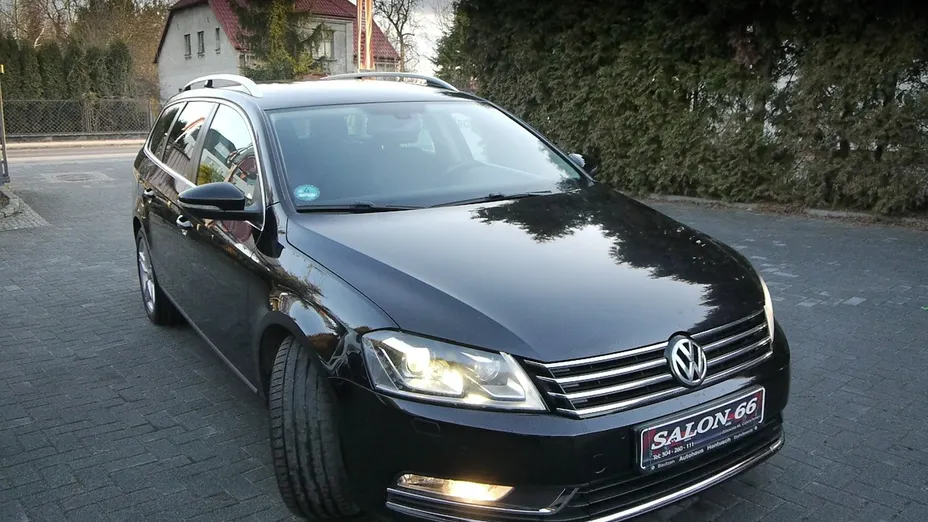 VOLKSWAGEN Passat -