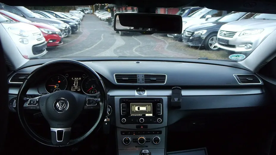 VOLKSWAGEN Passat -