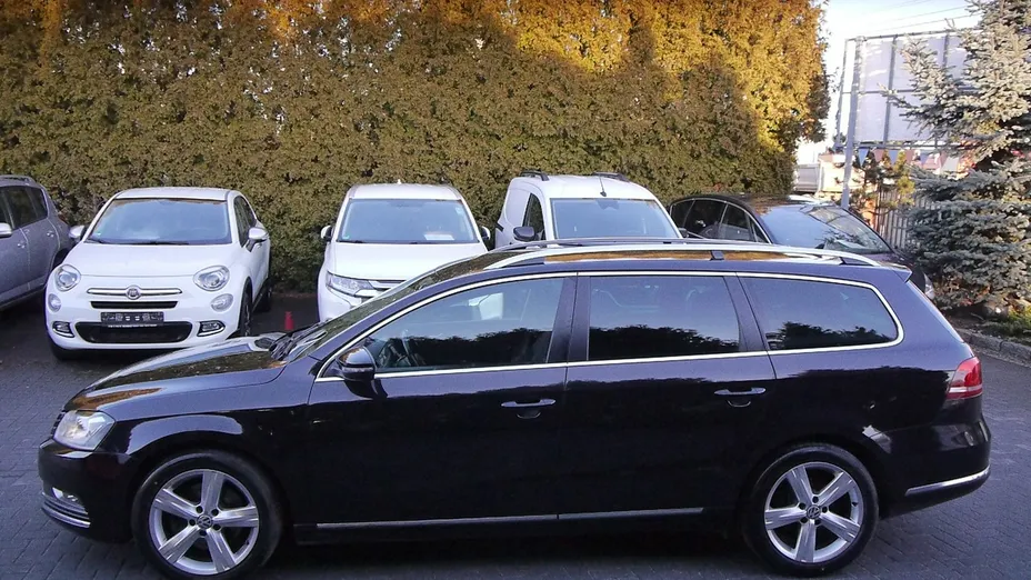 VOLKSWAGEN Passat -