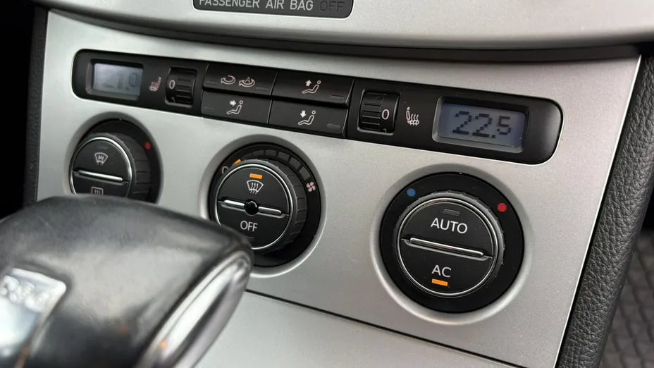 VOLKSWAGEN Passat -