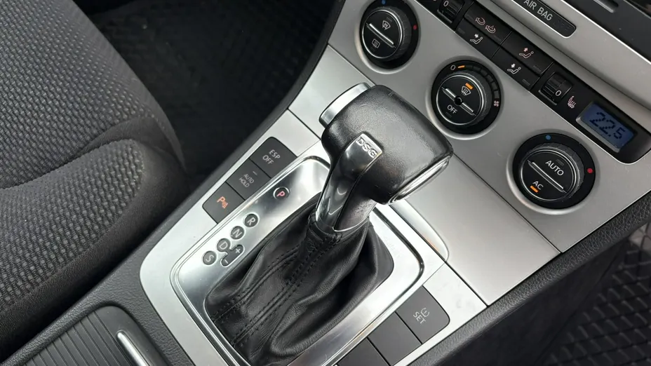 VOLKSWAGEN Passat -